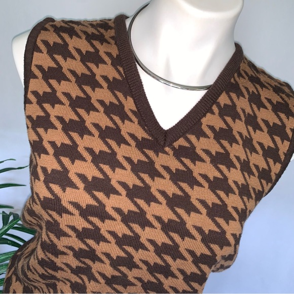 v i n t a g e :: Preppy Houndstooth Sleeveless Knit Sweater Vest Top - Picture 2 of 11